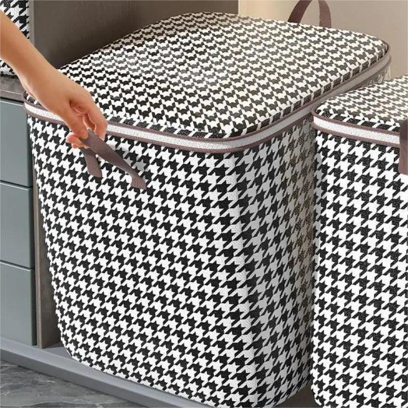 Sac de rangement pour vêtements avec grande capacité, pliable et résistant à la poussière pour le linge et les couvertures."